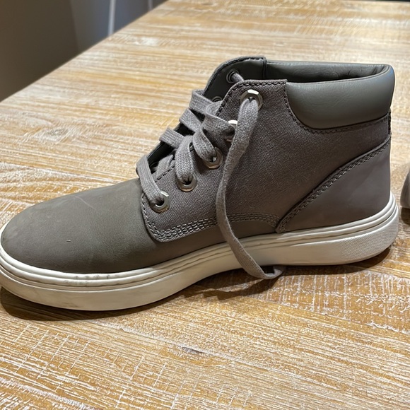 Timberland tennis shoes gray size 6 - Picture 2 of 5
